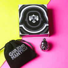 Cargar imagen en el visor de la galería, Guarrollavero + Pack de stickers de regalo